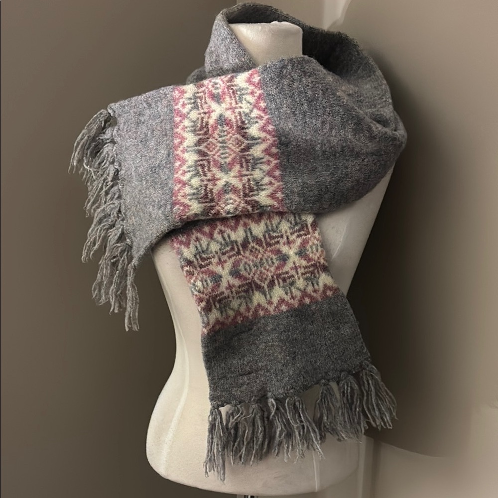 Pitlochry Made in Scotland 100% Wool Grey and Pink Scarf